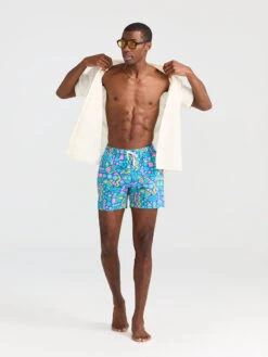 The Shapeshifters 5.5" (Seersucker Classic Swim Trunk) -Outlet Posh Sewn Store Shapeshifters5.5 SeersuckerClassicSwimTrunk 109231 02 OF 2224
